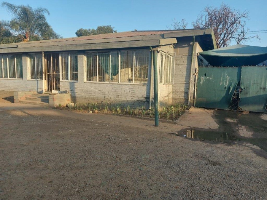 4 Bedroom Property for Sale in Oos Einde North West